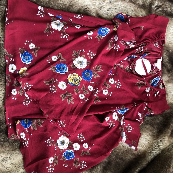 Cold Shoulder Top - Picture 3 of 4